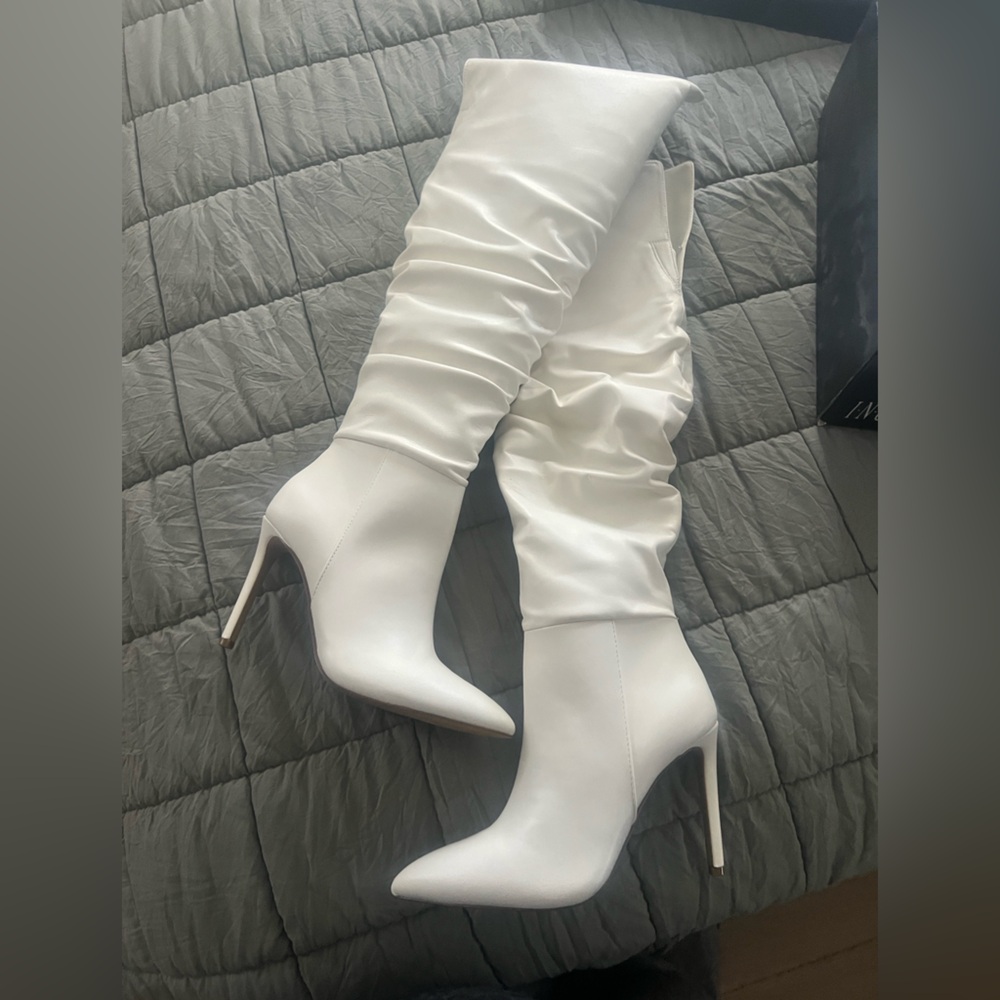 Iyonna White thigh high boots Size 5.5M
